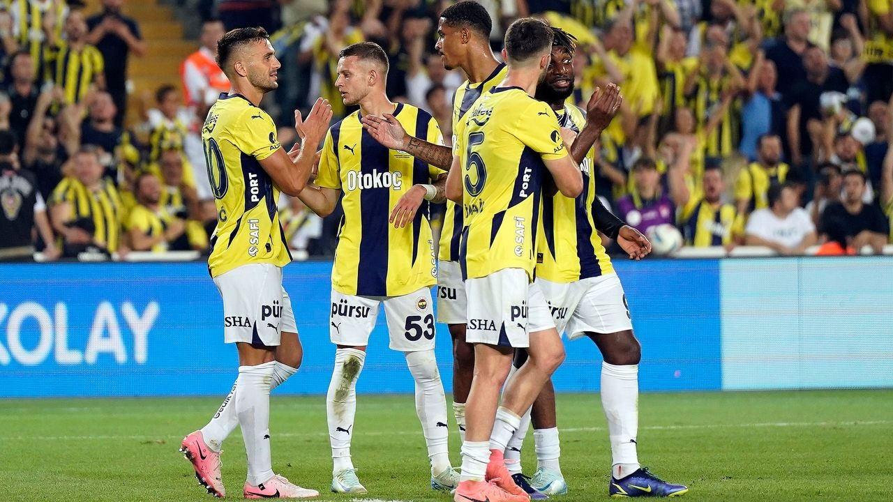 Nhận định soi kèo AZ Alkmaar vs Fenerbahce vào 03h00 ngày 8/11/2024